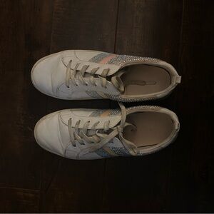 Stylish Sneakers with Glitter Stripes